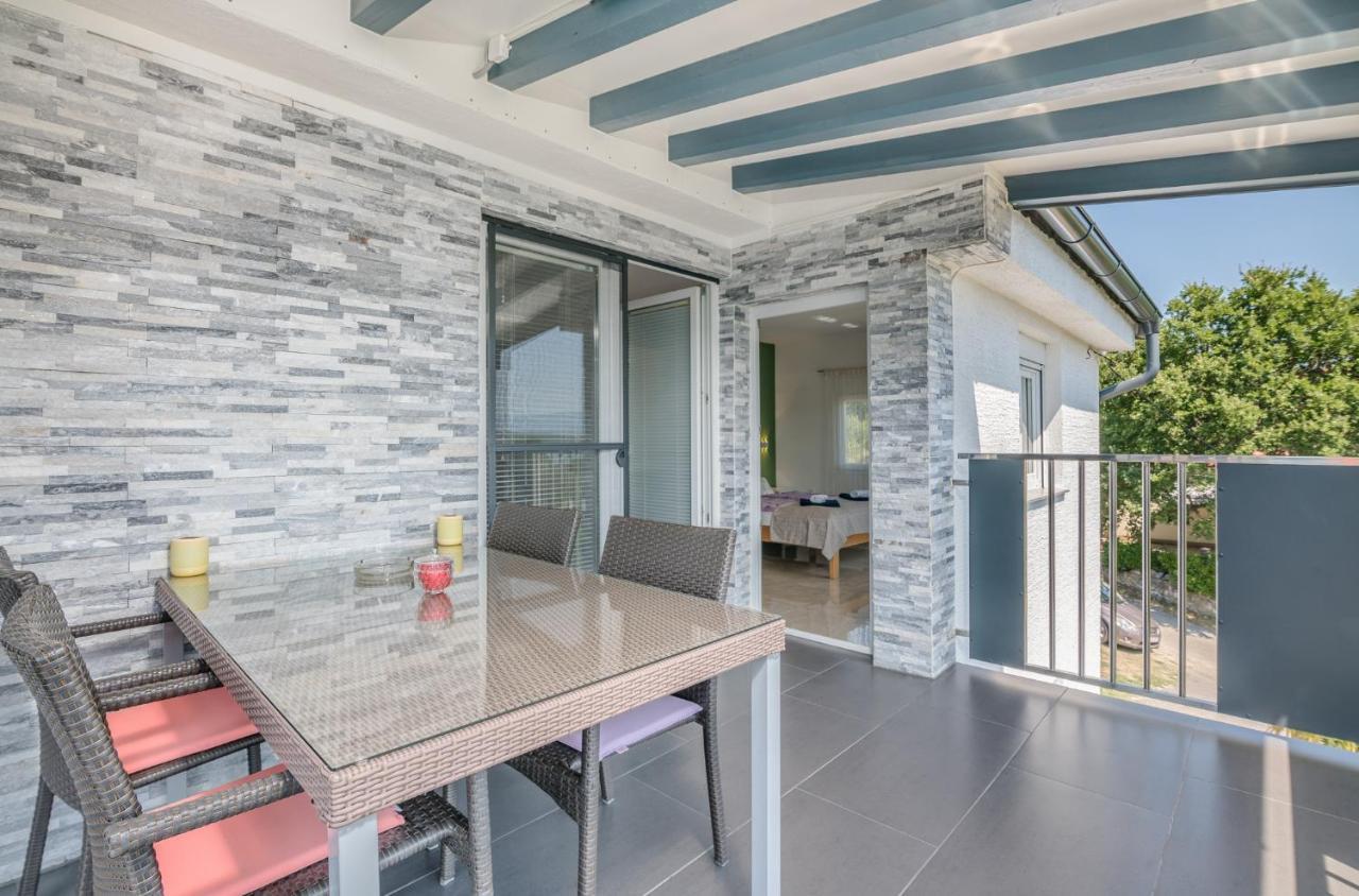 Apartment Dragica Čižići Bagian luar foto