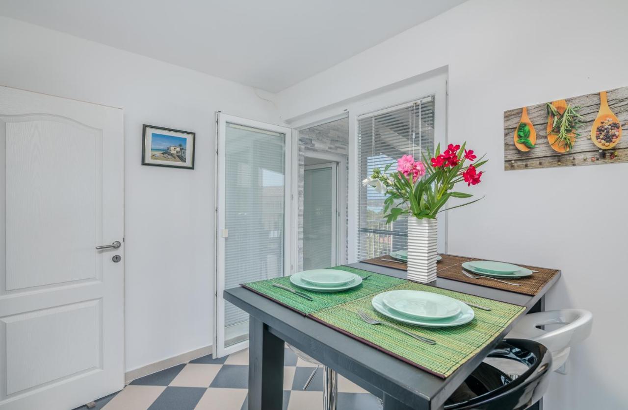 Apartment Dragica Čižići Bagian luar foto